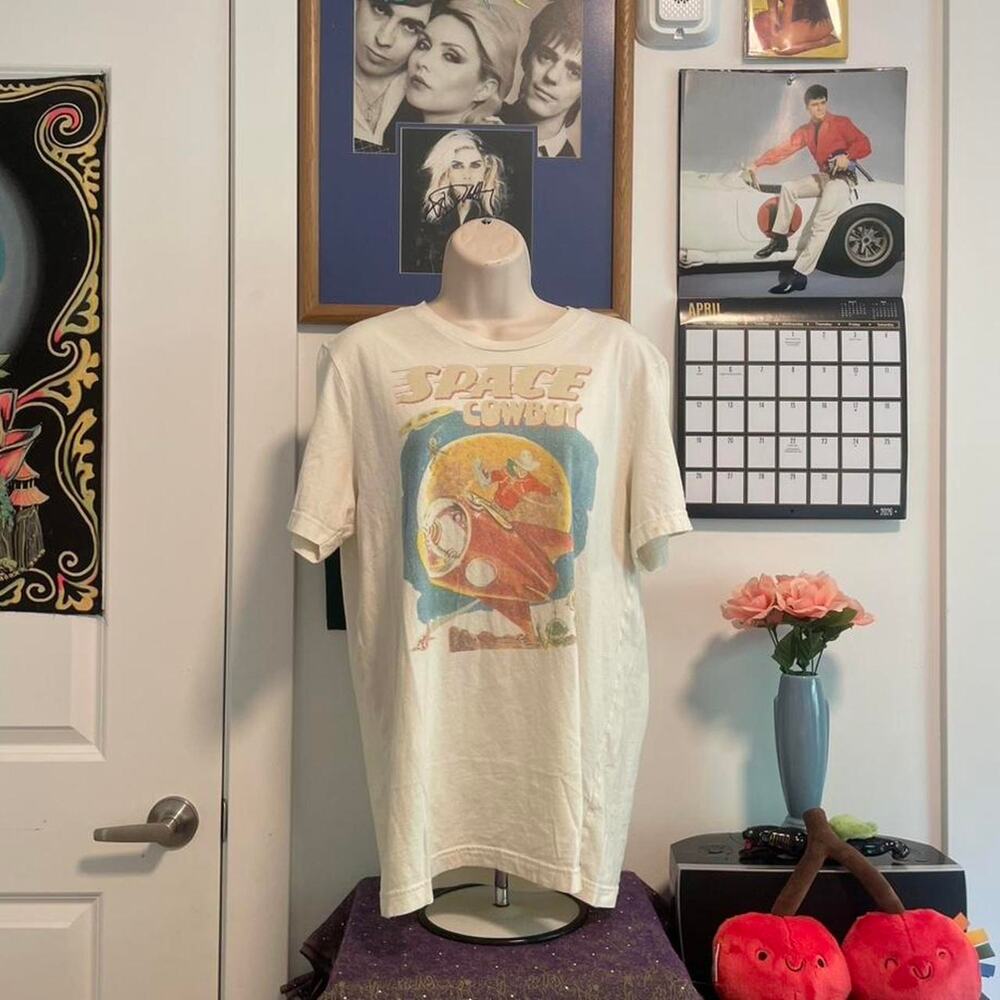 Space cowboy graphic tee size